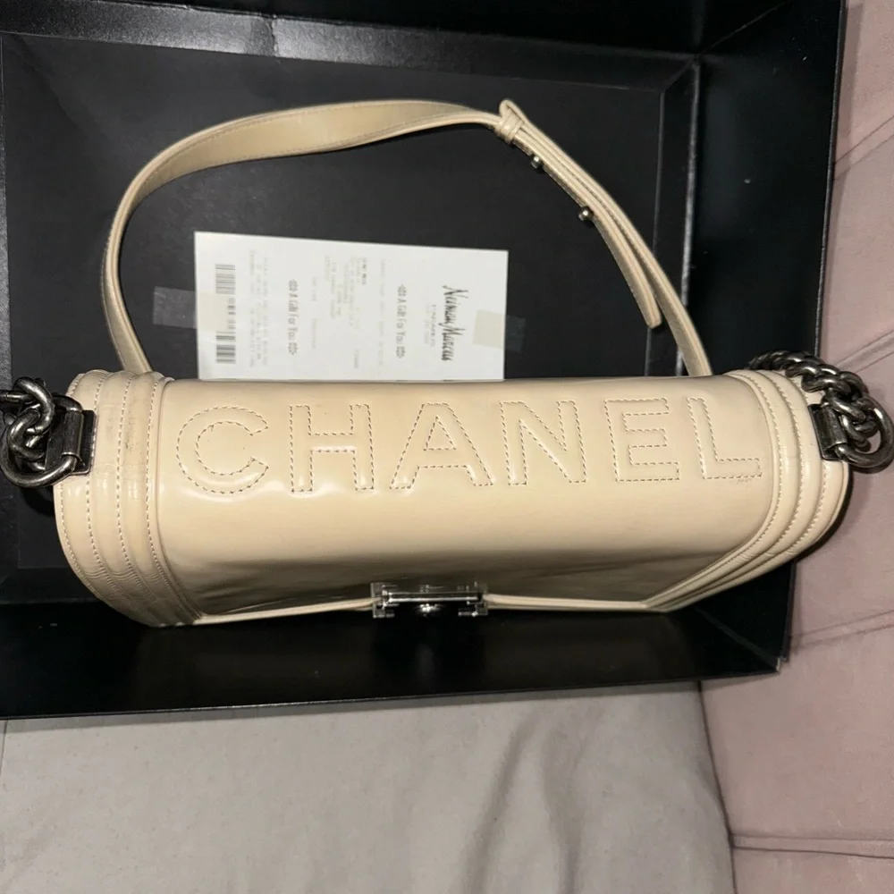 CHANEL BOY PATENT LEATHER CROSSBODY BAG - Picture 2 of 15